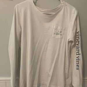 Super soft white Vineyard Vines top!
